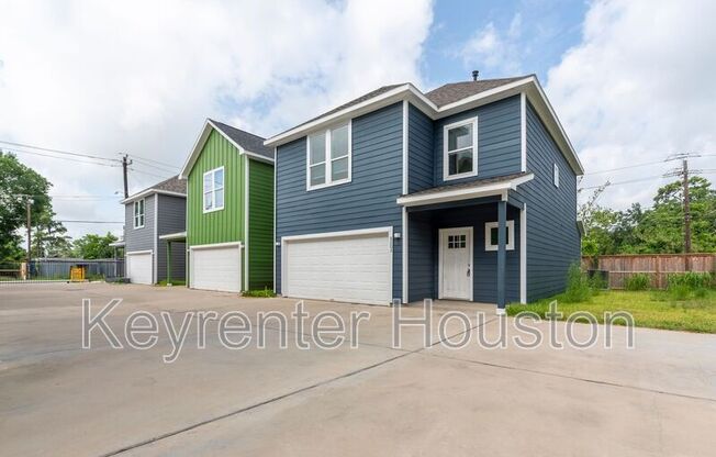 8203 WOODLYN RD