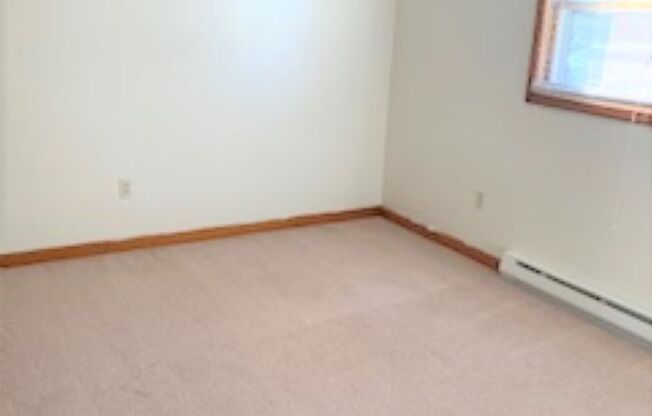 2 beds, 1 bath, 903 sqft, $1,210, Unit I-5