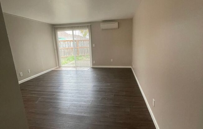2 beds, 1 bath, 870 sqft, $1,500, Unit 53-01