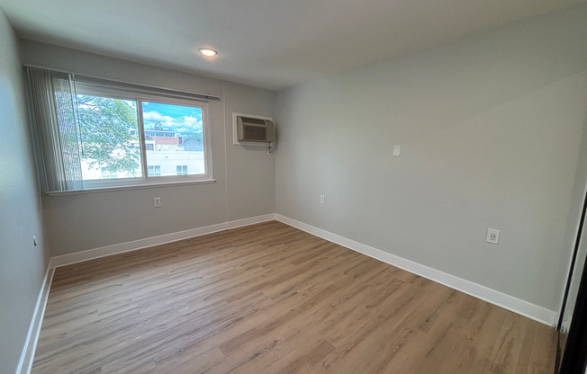 1 bed, 1 bath, 695 sqft, $1,748, Unit 318