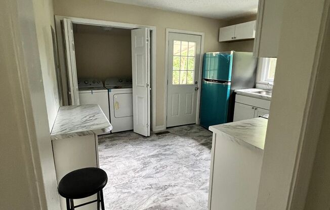 Cozy 2 Bedroom/ 1 Bath Cottage in West Nashville, Walk to Charlotte Park, Easy Interstate Access, Fenced Yard, Pet Friendly