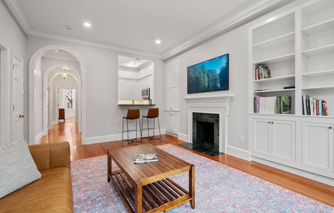 216 COMMONWEALTH AVE