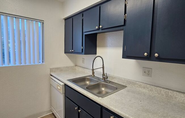 1 bed, 1 bath, 580 sqft, $1,175, Unit 328