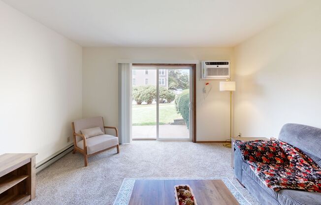 2 beds, 1 bath, 980 sqft, $1,695, Unit 7518CC