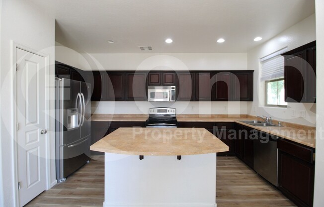 3 beds, 2.5 baths, 1,684 sqft, $2,100