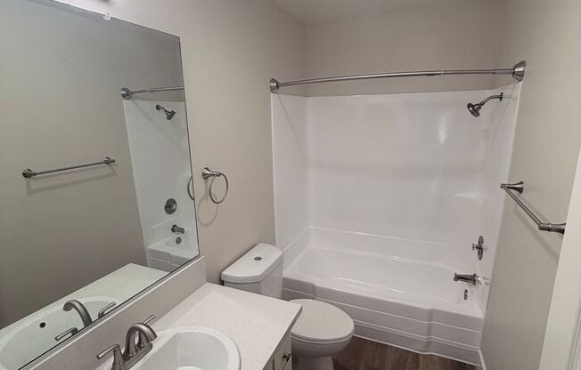 1 bed, 1 bath, 800 sqft, $2,295, Unit 7E