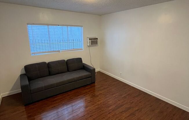 1 bed, 1 bath, $2,100, Unit Unit 4