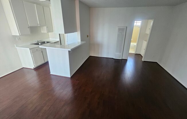 323 N RAMPART BLVD