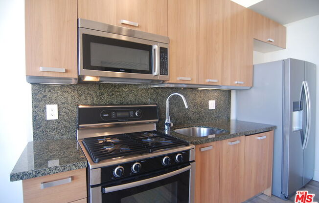 1 bed, 1 bath, 470 sqft, $1,900, Unit 608