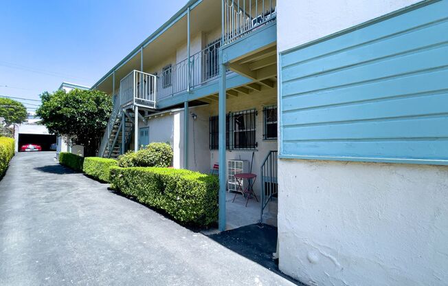 4735 Beverly Blvd