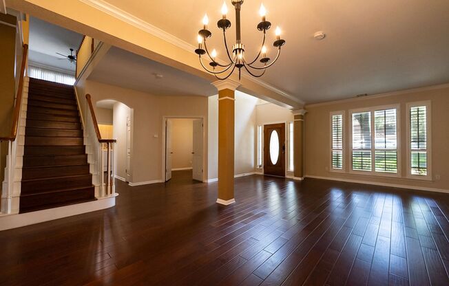 Luxurious 5 bedroom, 3.5 bathroom home in North Austin!