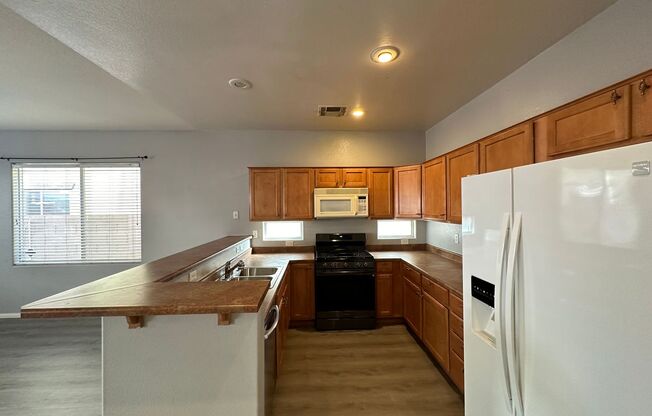 3 beds, 2.5 baths, $1,995