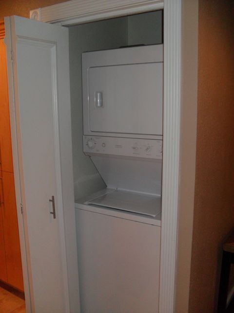 2 beds, 2 baths, $2,100, Unit 101