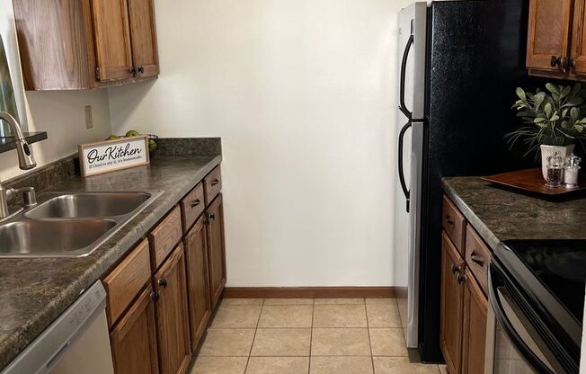2 beds, 2 baths, 950 sqft, $1,775, Unit 7641CA