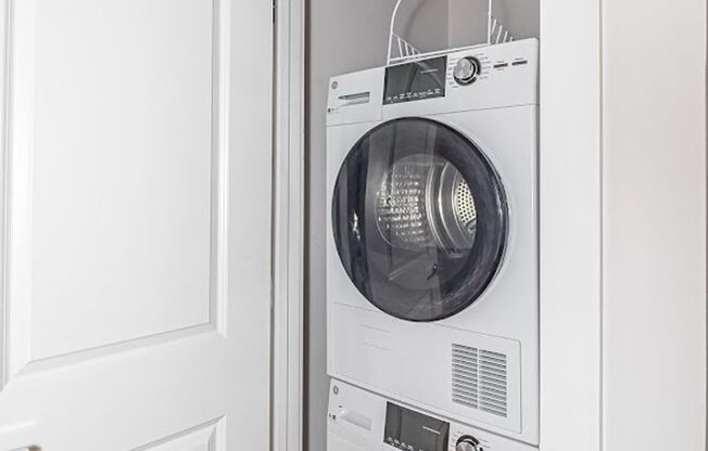Studio, 1 bath, 325 sqft, $1,200, Unit Unit 101-Furnished