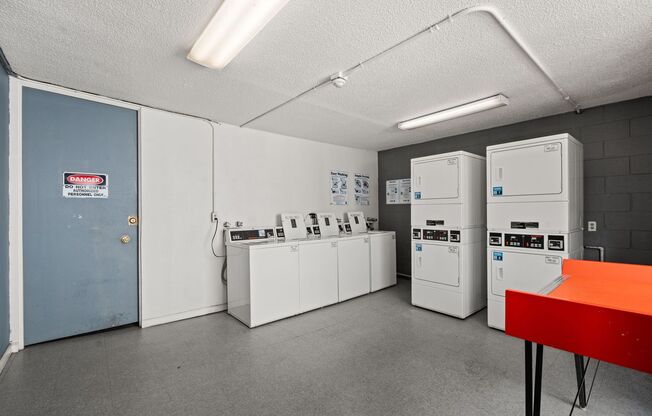 Studio, 1 bath, 420 sqft, $800, Unit 5