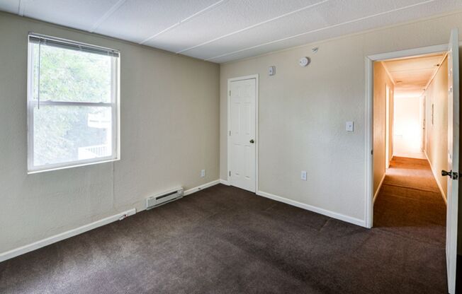 2 beds, 1 bath, 690 sqft, $1,700, Unit 300