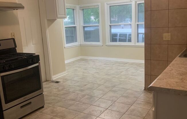 3 beds, 1 bath, $1,550