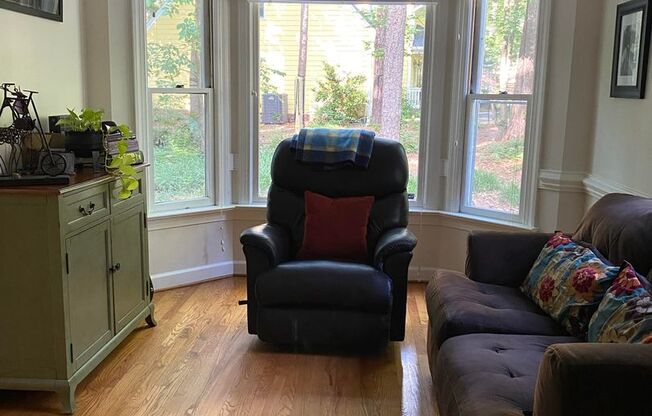 Beautiful 3br/2.5ba Two-Story Home 15 Minutes from Downtown Durham, Chapel Hill and RTP!
