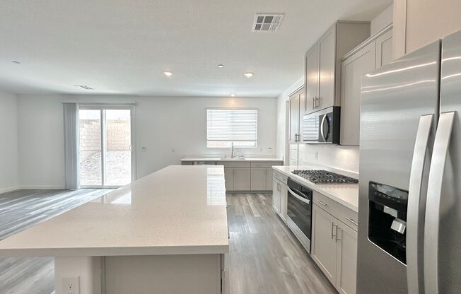 5 beds, 3 baths, $2,795