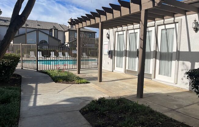 3 beds, 2.5 baths, $2,695, Unit # 402