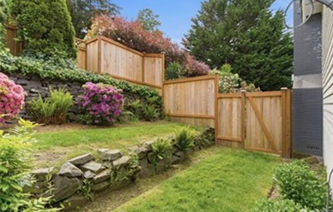 Light & Bright Steilacoom Gem