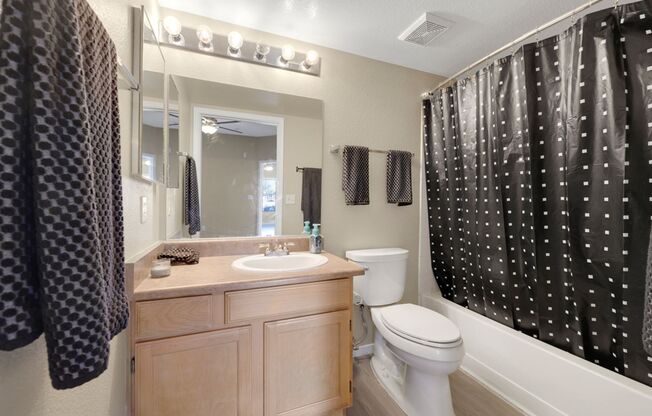 2 beds, 2 baths, $1,700, Unit # 1711