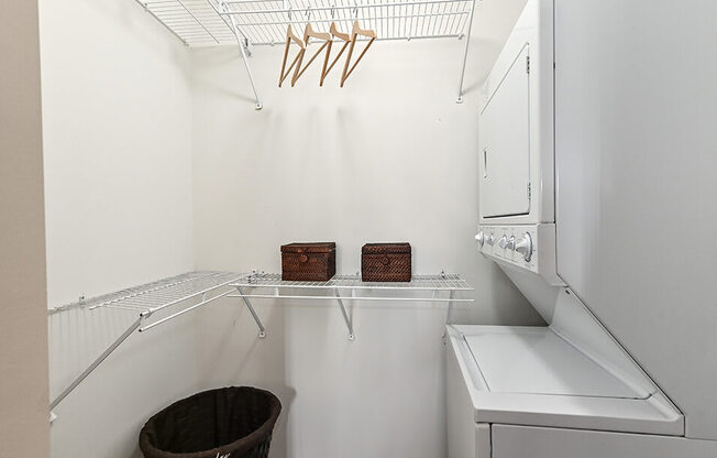 apartment with Washer/Dryer