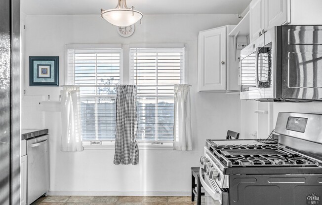 1352 OCEAN PARK BLVD