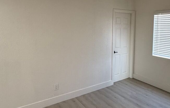 2 beds, 1 bath, $2,650, Unit 6