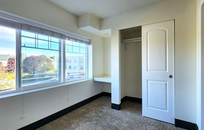1 bed, 1 bath, 350 sqft, $1,050, Unit 204