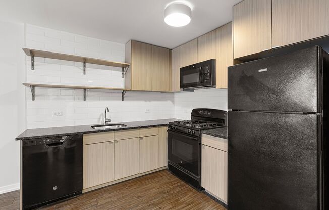 2 beds, 1 bath, 656 sqft, $2,450, Unit 303