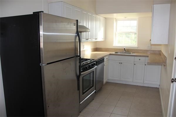 2 beds, 1 bath, 822 sqft, $2,700, Unit 26-3