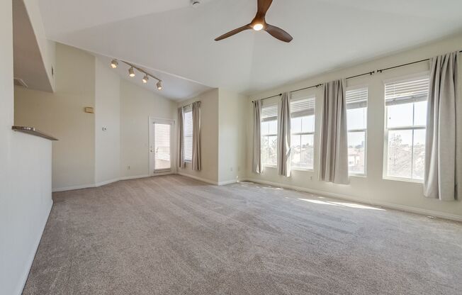 2 beds, 1 bath, $1,750, Unit # 2093