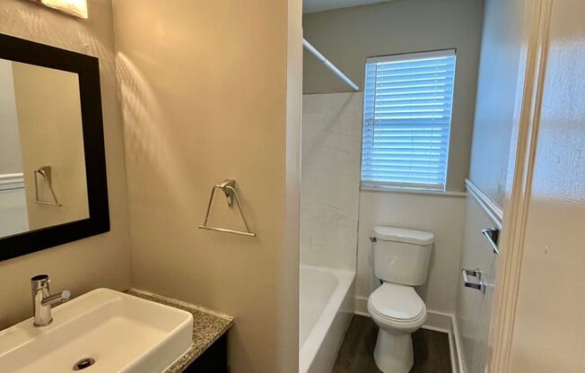 2 beds, 1 bath, 830 sqft, $1,345, Unit B8