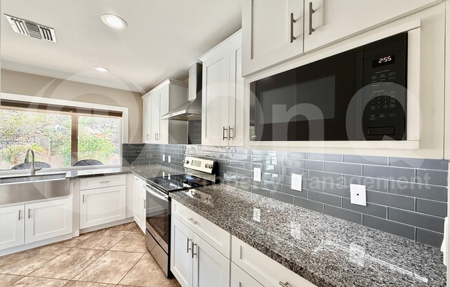 535 W SWEETWATER AVE