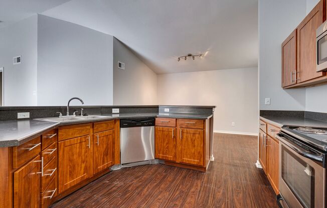 2 beds, 2 baths, $1,650, Unit Unit 213
