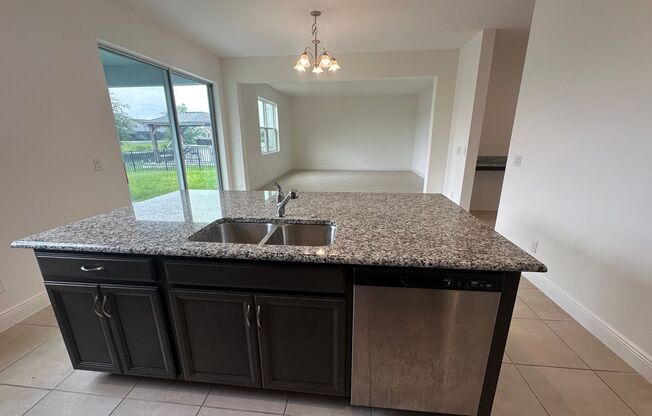 4/2 Beautiful Home on Water