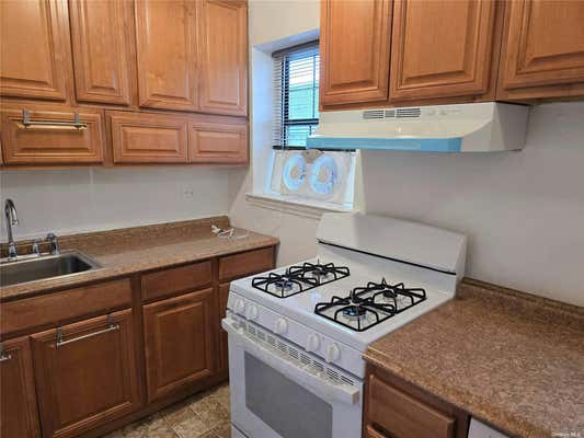 2 beds, 1 bath, $2,250, Unit 3D