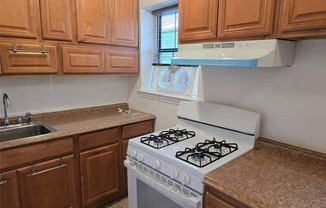 2 beds, 1 bath, $2,250, Unit 3D