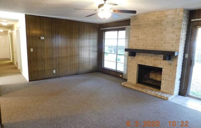 Spacious 4 bedroom 2 bath home in Camelot II