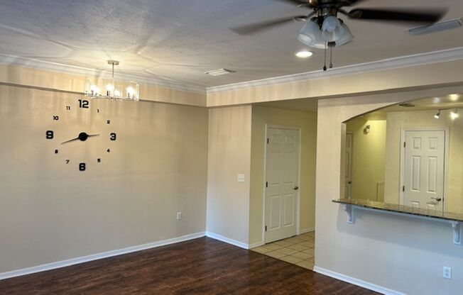 2 beds, 2.5 baths, $1,700, Unit Unit 404