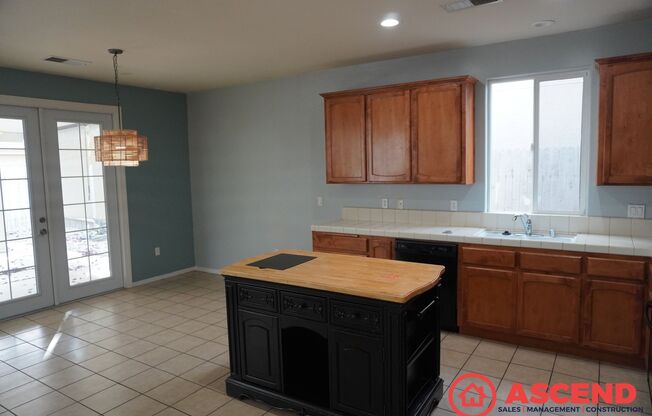 3 beds, 2 baths, $2,300