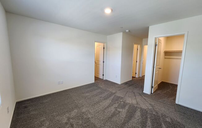 3 beds, 2.5 baths, $1,895, Unit UNIT 87