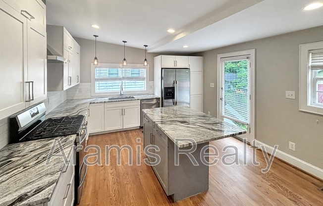 996 RICE ST NW