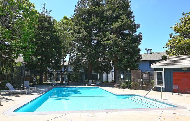 $3190 -- Beautifully Remodeled Townhome in Foxwood – Best Unit in the Community!