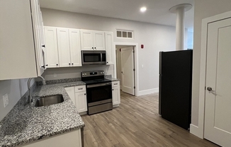 2 beds, 1 bath, 700 sqft, $2,095, Unit 2