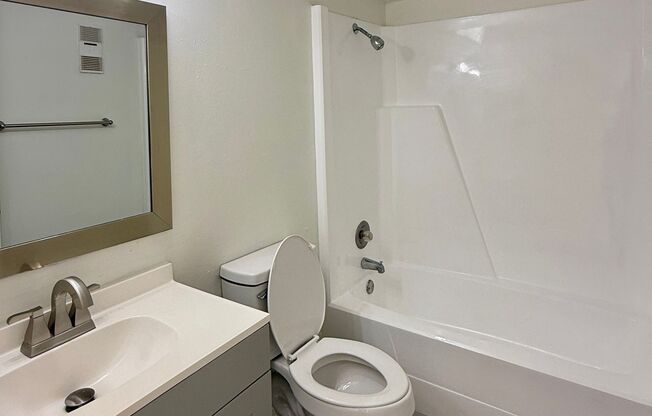 2 beds, 1 bath, 740 sqft, $1,595