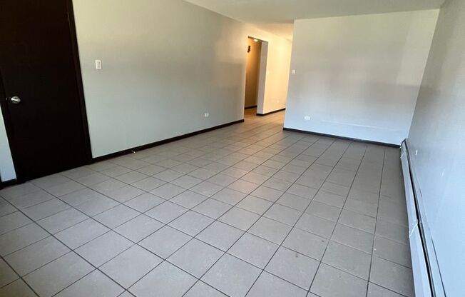 2 beds, 1 bath, $1,150, Unit B