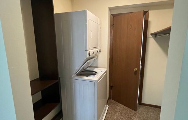 2 beds, 1 bath, 965 sqft, $1,650, Unit 7726RD